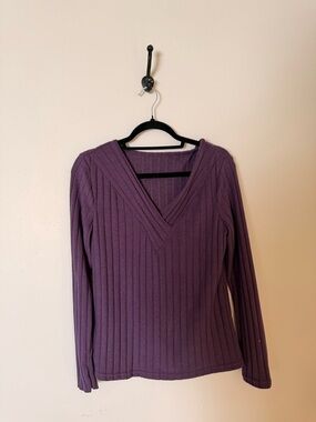 V-Neck Ribbed Long-Sleeve Sweater - Purple